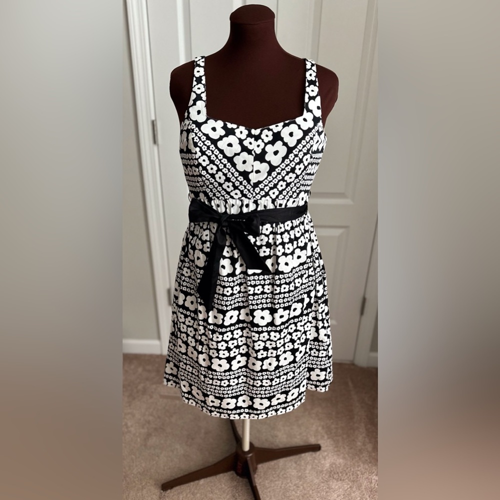 Motherhood Maternity Black & White Flower Dress (Sm)
